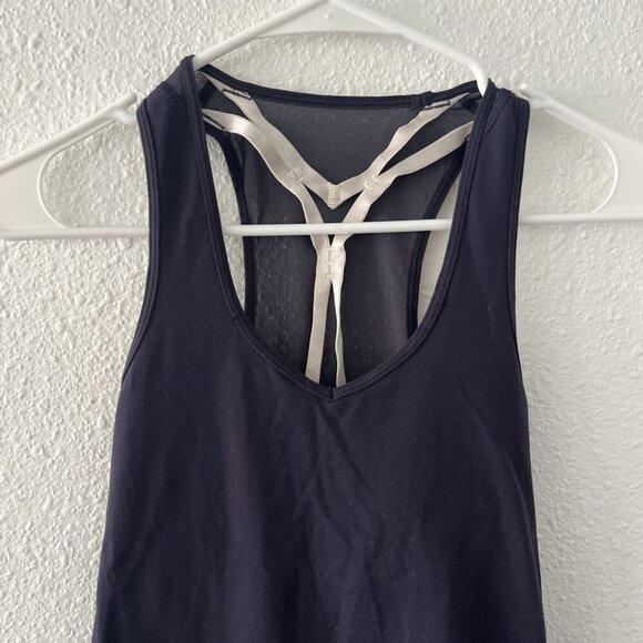 Lululemon Size 2 Navy Blue Mesh Back Tank Top w Built in Bra *Msg one insert - Picture 2 of 6